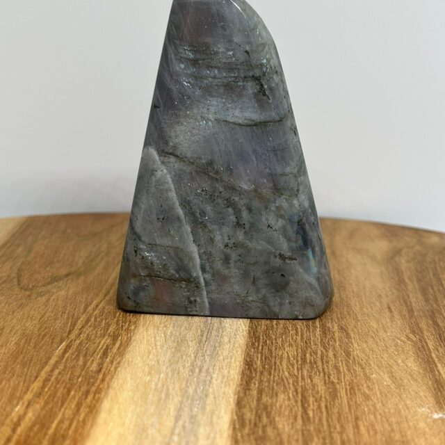 Labradoriet Sculptuur – paarse labradorescentie, iriserend kleurenspel, gepolijste afwerking